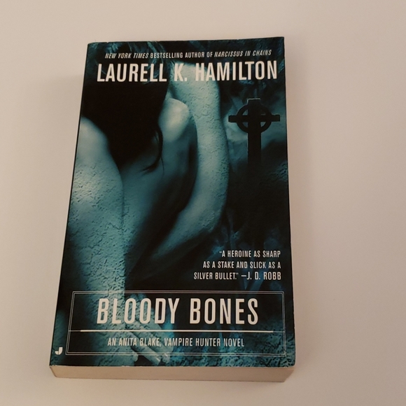 π 5 for $20 Laurell K. Hamilton, Bloody Bones